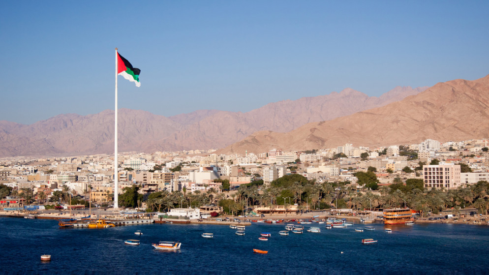 طقس معتدل فوق المرتفعات والسهول وحار في الأغوار والعقبة